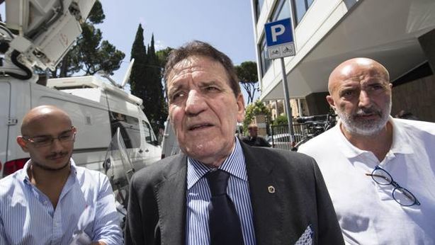 Faida calcio: Macalli (Figc) spara a zero su Agnelli: “La sua famiglia ha spolpato l’Italia”
