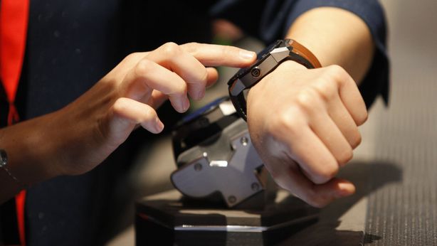 Occhio allo smartwatch: potrebbe svelare il pin del bancomat
