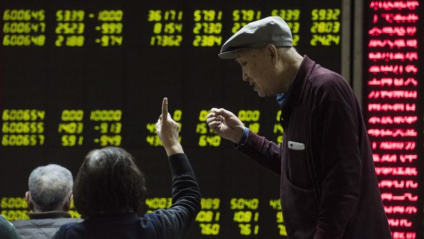 Cina svaluta ancora, Borsa va ko: sospesa