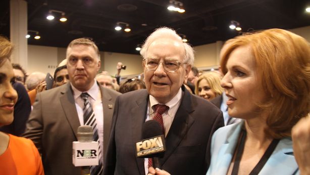 Buffett approfitta del crollo del petrolio per fare incetta di questo titolo
