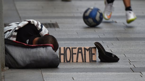 Istat: un quarto italiani a rischio povertà. Il crollo del Pil pro-capite
