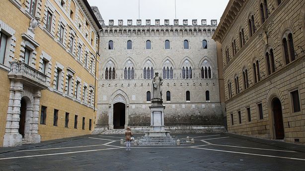 Borse allungano, bond sotto. Banche respirano