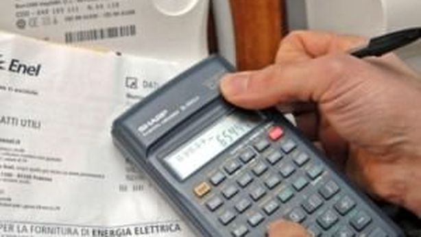 Bollette, addio Iva su accise: “illegale”. Enel rimborsa utente