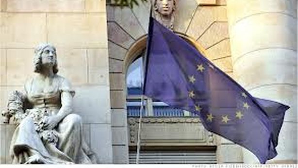 Mercati schizofrenici: euro rischia inversione a U