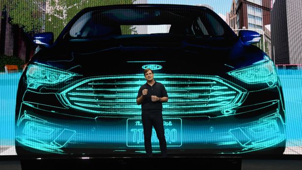 Profit warning Ford: “Per trasformazione elettrica ci vorranno anni”