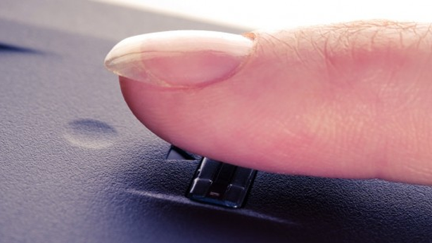 Primo sistema di pagamento con impronte digitali