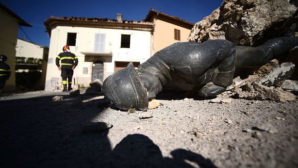 Italia fuori Ue più probabile di Grexit. Referendum rinviato per terremoto?