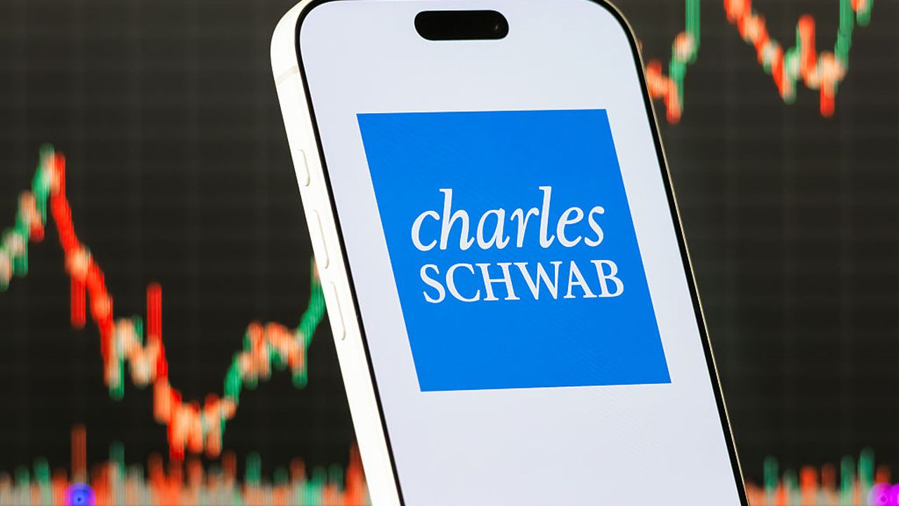 Charles Schwab chiude il 2025 con utili e asset record