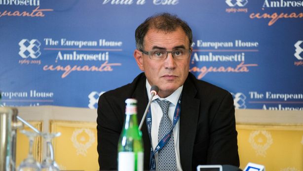 Roubini a Bce e Boe: “Alzate ancora i tassi per evitare stagflazione”