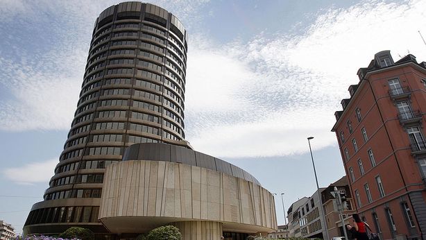 Banca dei Regolamenti Internazionali alle banche centrali: “alzate i tassi”