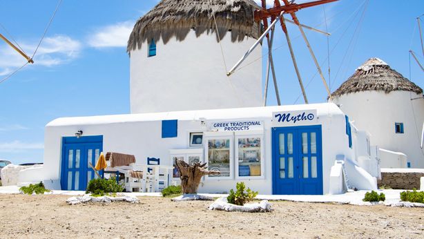 Grecia o Maldive: ogni vacanza il suo budget. Quanto risparmiare ogni mese