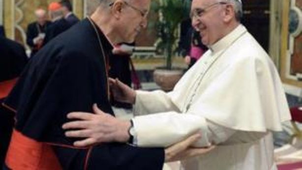 Il Papa licenzia Bertone. Lui: fatto fuori dai corvi