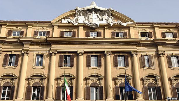 Italia schiava del debito? Conviene a banche e fondi