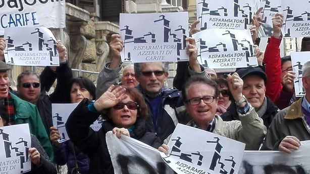 Banche, la voce dei clienti traditi: “No ai risparmi azzerati per legge”