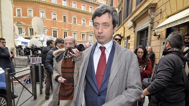 Affollamento di “tende” fuori dal Pd, scissione dietro l’angolo