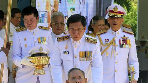 Thailandia: offese Re, musicista condannato a 15 anni