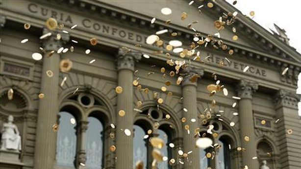 Reddito di cittadinanza, Svizzera: 2 mila euro per tutti