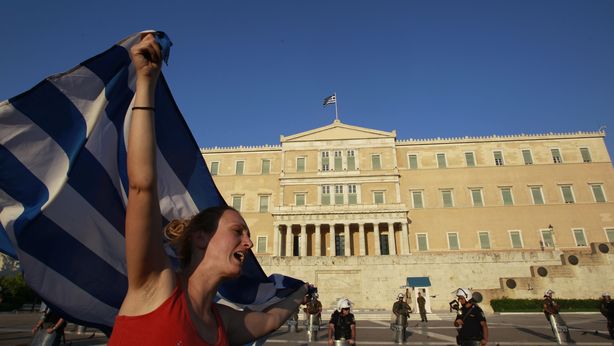 Grecia, servono nuovi aiuti. Merkel bugiarda?