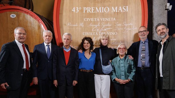 Premio Masi 2024: a Monteleone21 firmata la storica botte di Amarone dai cinque premiati