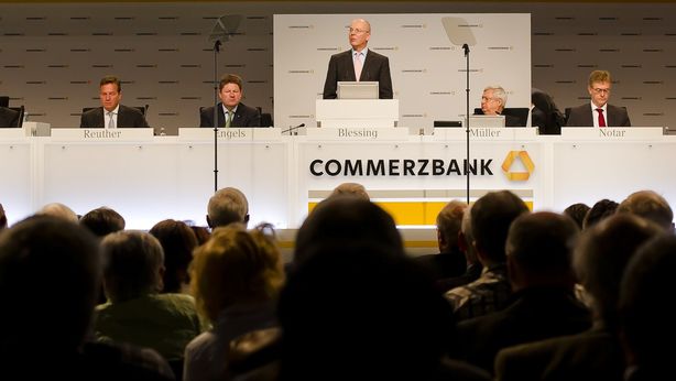Commerzbank vara aumento di capitale a sorpresa, titolo -5%