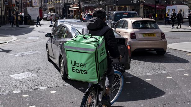 Cosa prevede la nuova legge europea sui rider