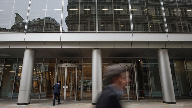 Intesa SanPaolo nel mirino di BlackRock: colosso vuole quota di Eurizon