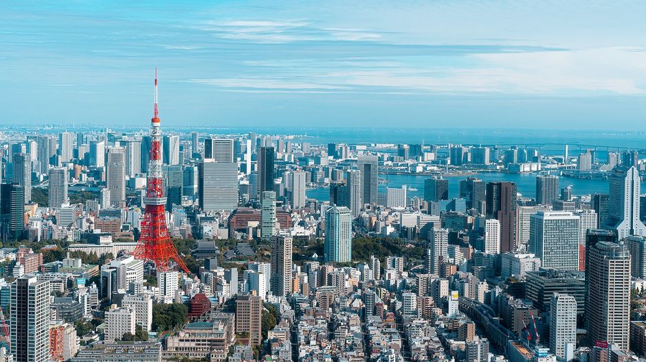 Borsa di Tokyo in rialzo: Nikkei chiude a +2,5%