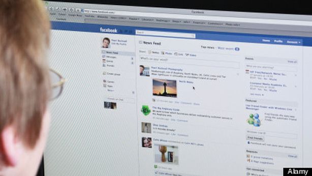 Facebook discrimina amici. “Oltre i 69 anni si viene fucilati”