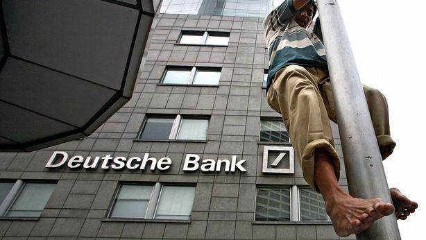 No Merkel a bail out: Deutsche Bank al minimo storico