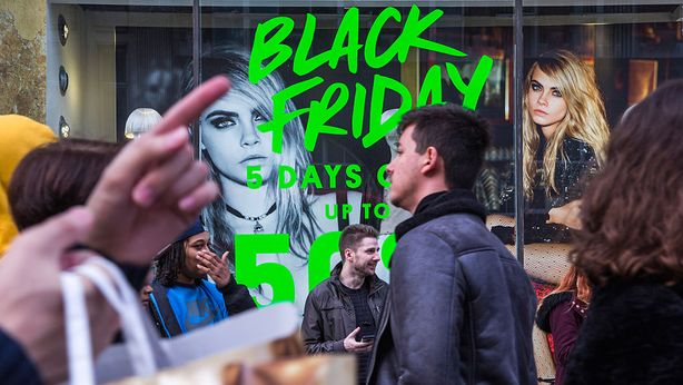 Black Friday 2017: Amazon attira consumatori tagliando i prezzi