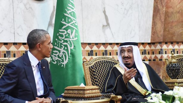 Re saudita riempie le tasche del popolo: elargiti $32 miliardi