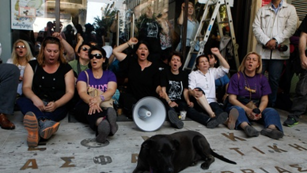 Grecia: addetti pulizie occupano ministero delle Finanze