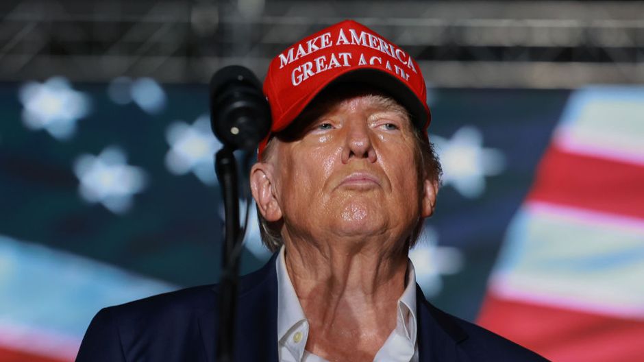 Trump introduce nuovi dazi dal 10% al 25% contro 60 economie