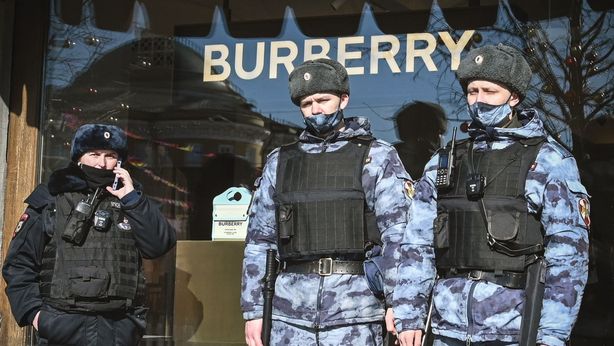 Russia sgancia bomba finanziaria: pronti a pagare debito in rubli e usare yuan come riserva