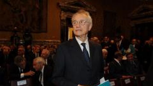 Italia: 35 milioni di euro l’anno spartiti da 22 banchieri