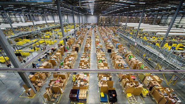 Amazon brucia più posti di lavoro di quelli che crea?