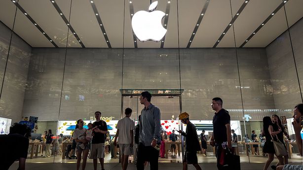 Apple: le vendite record dell’iPhone spingono il titolo su nuovi record