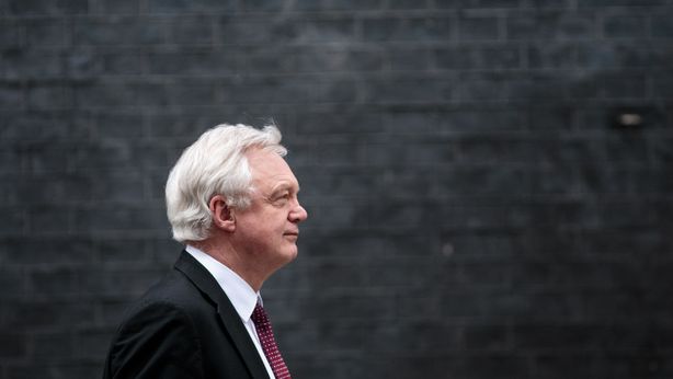 Governo May si sfalda: si dimette ministro Brexit