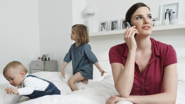 Sesso, 94% adulti vi rinuncerebbe per il cellulare