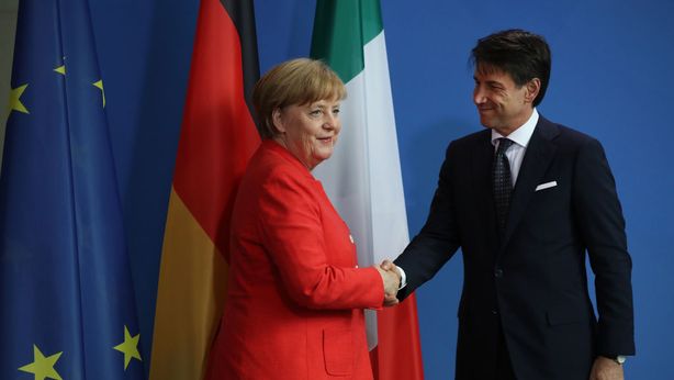 Migranti, Merkel apre a Conte: “pronti a collaborare”. Ma così il suo governo può saltare