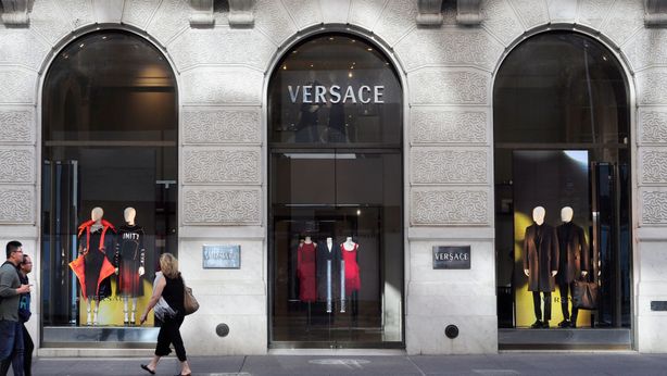 Prada acquisisce Versace: nasce un colosso del lusso da oltre 6 miliardi di euro