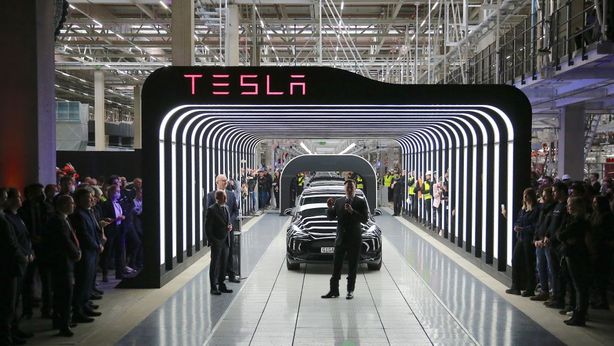 Tesla, l’affondo di Michael Burry: “Valutazione ridicolmente gonfiata”