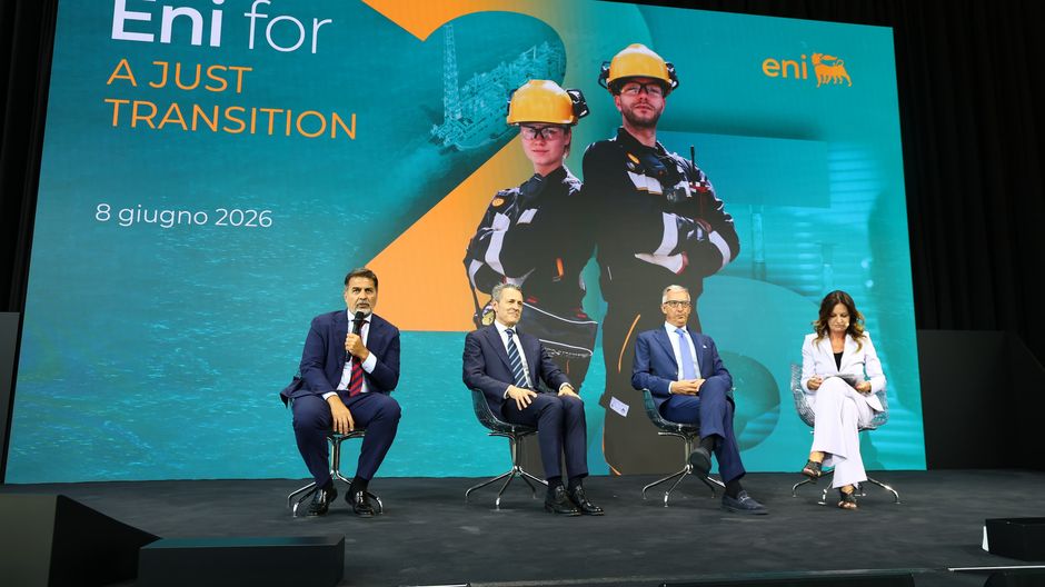 Sostenibilità, Eni rafforza il confronto con gli stakeholder: i numeri del report “A Just Transition” presentati al Gazometro