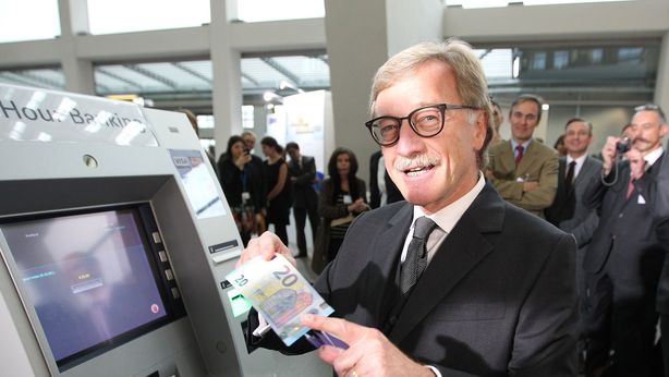 Guerra contanti, broker: “Prelevate risparmi da banche prima che sia tardi”