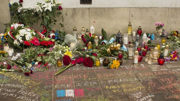 Dall’ultimo sms alla bici, la strage di Nizza resta avvolta nel mistero