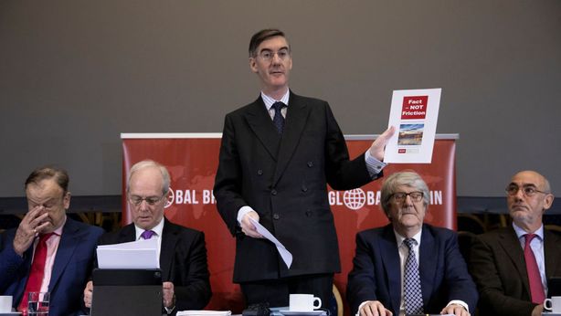 Brexit, May: ribelli vogliono la sua testa in cambio del deal