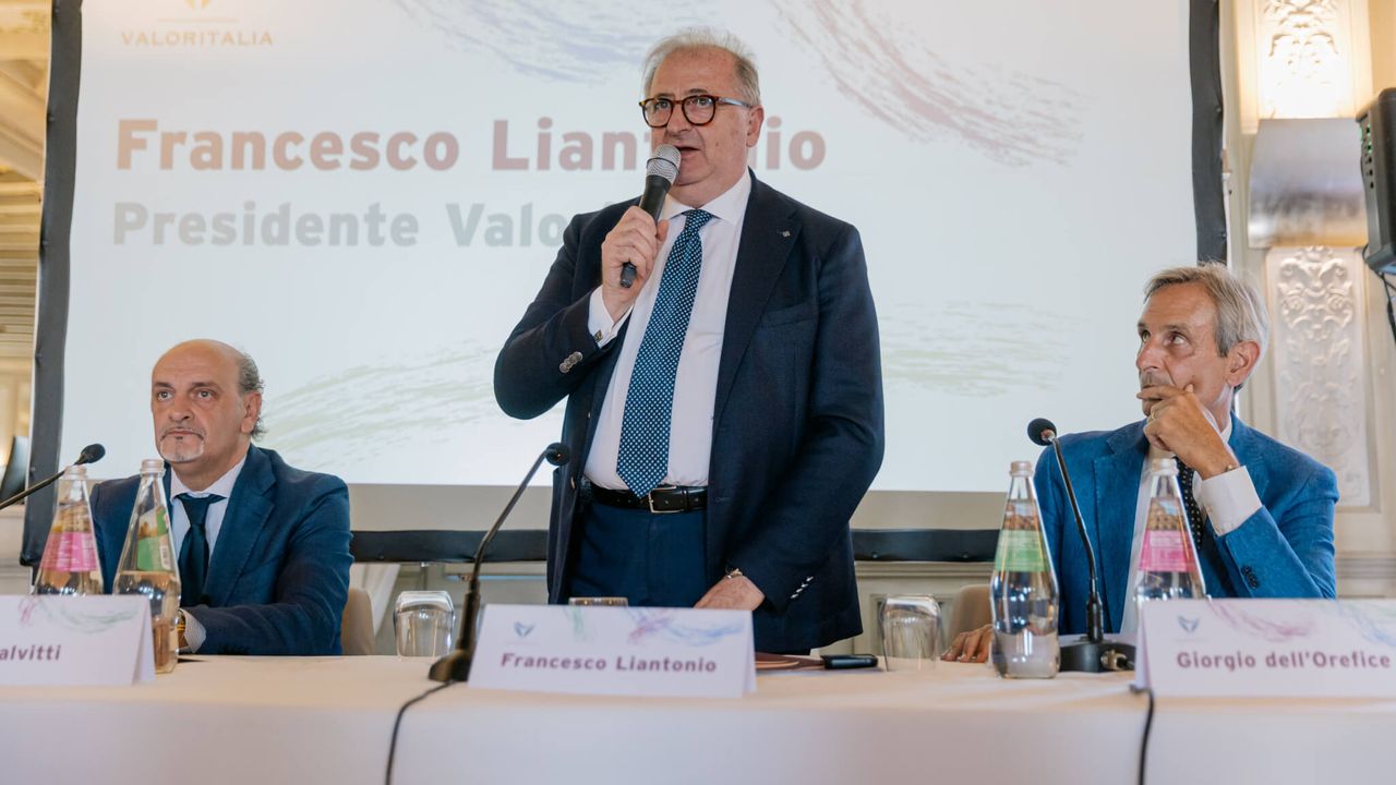 Il vino italiano alla prova del futuro: “Consorzi più forti e meno frammentazione”
