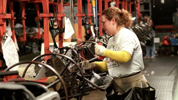 Istat: a febbraio produzione industriale in calo dello 0,2%
