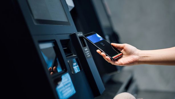 Conti correnti: crescono i costi delle operazioni online. I consigli per risparmiare