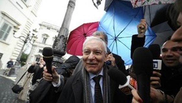 Gaffe Onida: “saggi inutili. Berlusconi lasci in pace italiani”